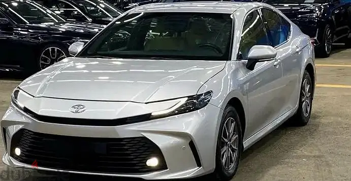 تويوتا كامري LE 2025 للبيع بحالة نظيفة في الرياض - image 1