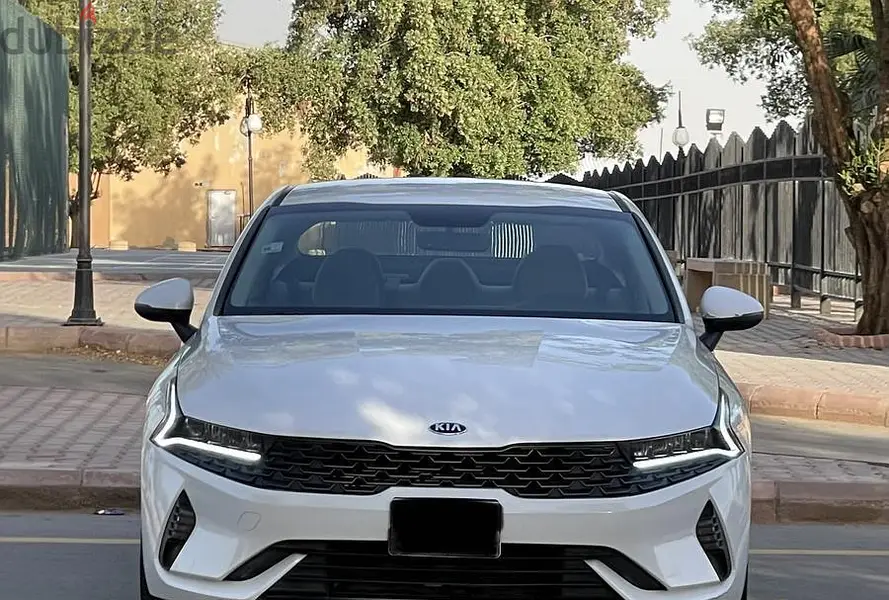 كيا K5 موديل 2021 للبيع في الرياض - حالة جيدة - image 1