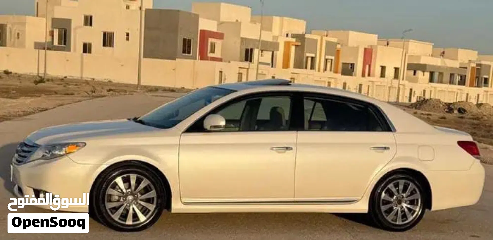 2012 Toyota Avalon Limited for Sale in Madinah - 104,000 km - image 1