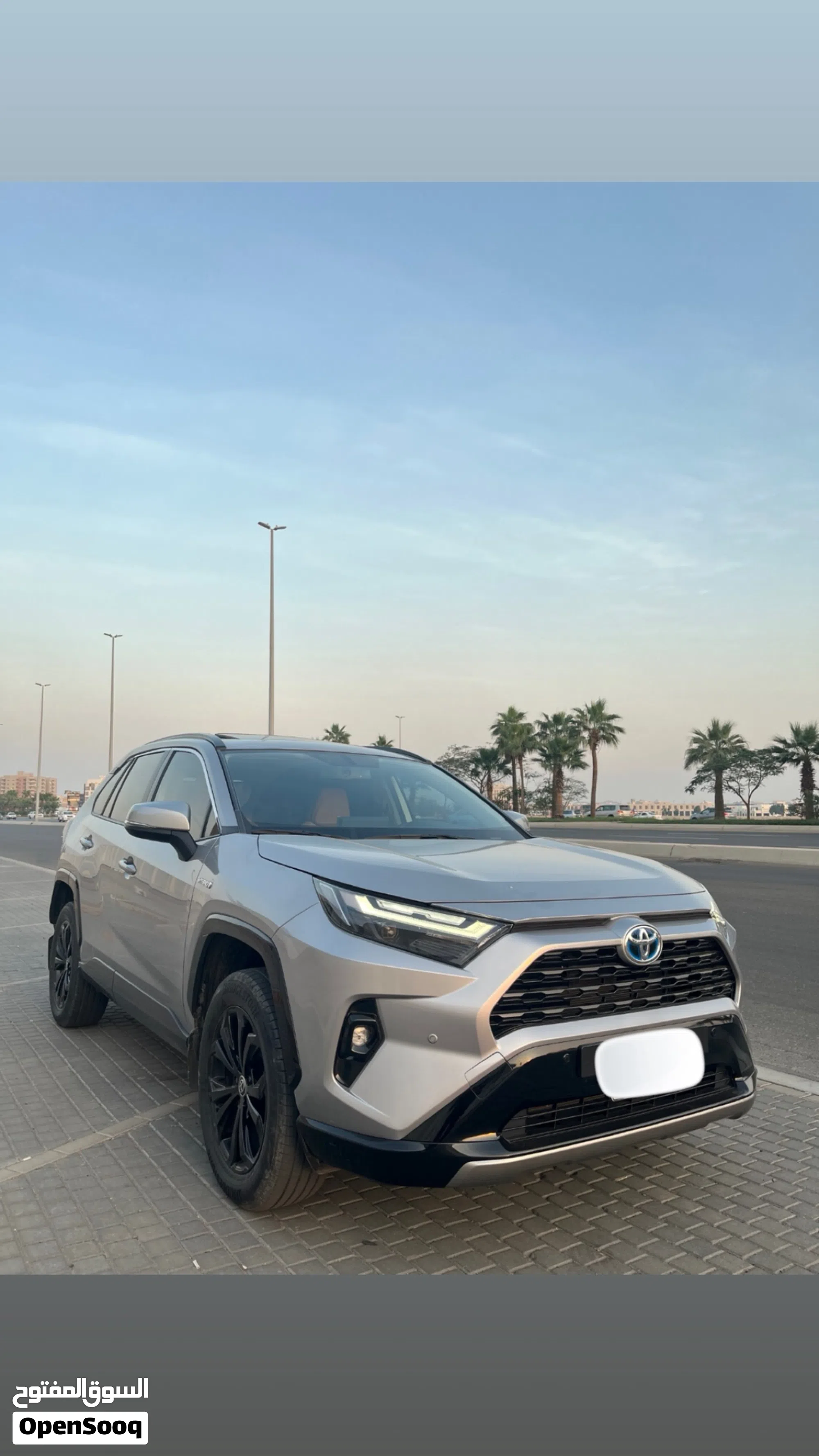 2024 Toyota RAV4 XLE Hybrid for Sale in Jeddah, Low Mileage - image 1