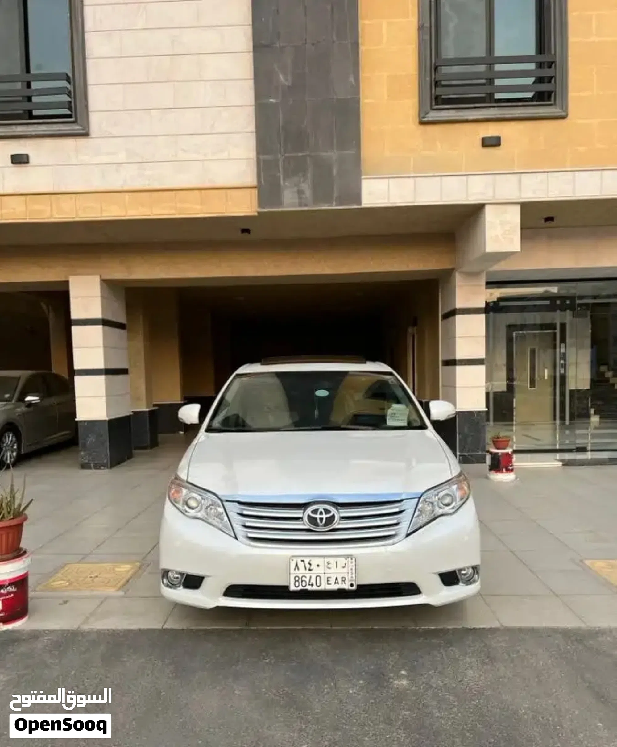 تويوتا افالون 2012 S للبيع - حالة ممتازة ومخزنة - image 1