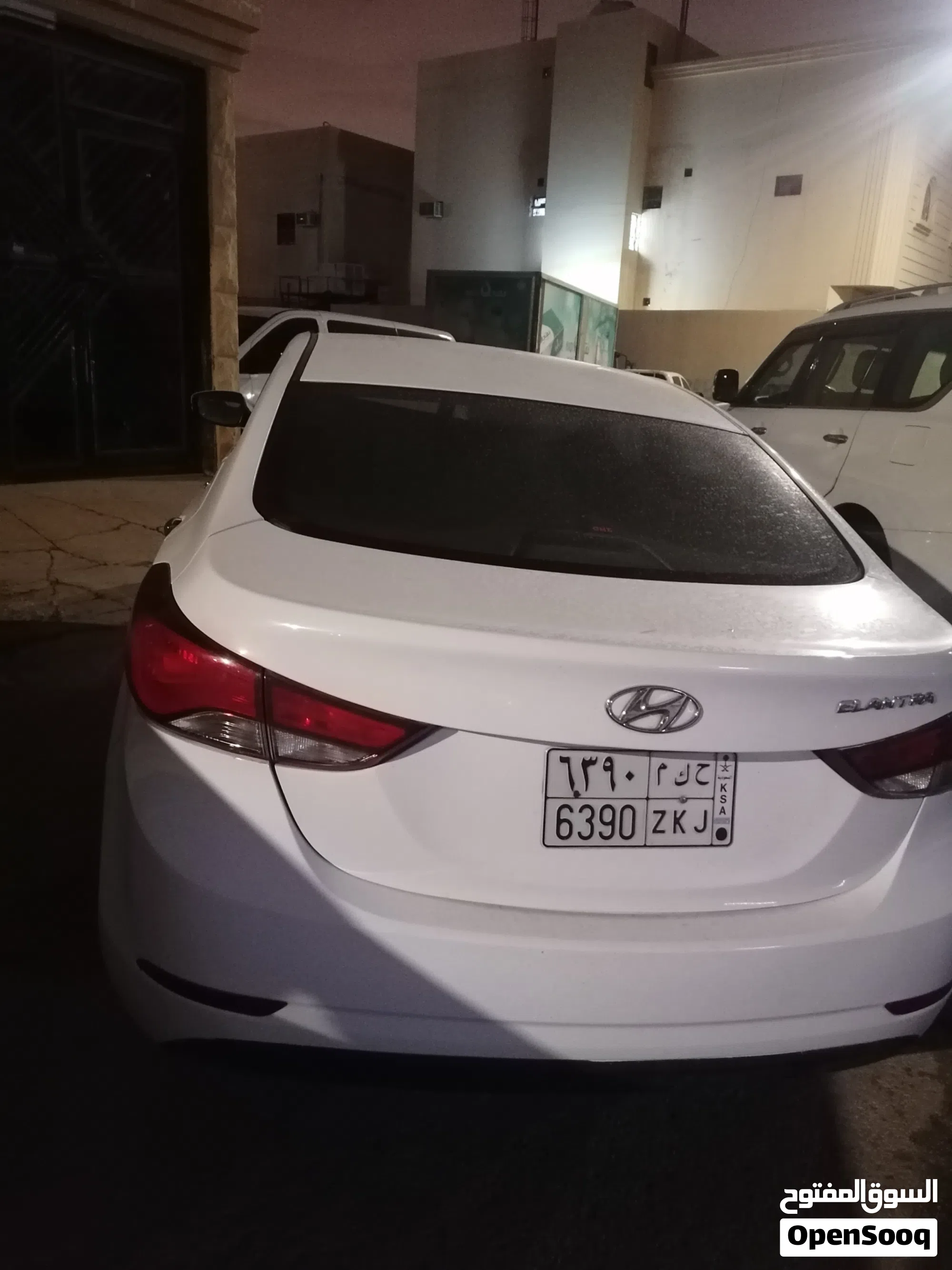 هيونداي النترا 2016 Standard بحالة ممتازة - 40,000 ريال - image 1